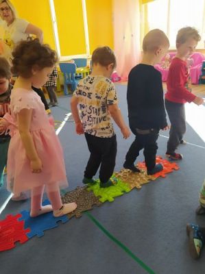 Grafika #7: Zabawy koordynacji wzrokowo-ruchowej i integracji sensorycznej w grupie I