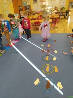 Grafika #14: Zabawy koordynacji wzrokowo-ruchowej i integracji sensorycznej w grupie I