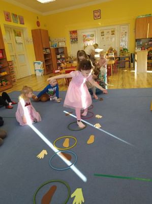 Grafika #18: Zabawy koordynacji wzrokowo-ruchowej i integracji sensorycznej w grupie I