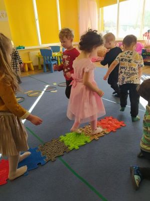 Grafika #22: Zabawy koordynacji wzrokowo-ruchowej i integracji sensorycznej w grupie I