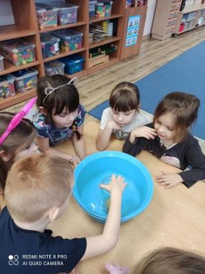 Grafika #4: Klub Małego Odkrywcy gr III cz.III - Właściwości powietrza