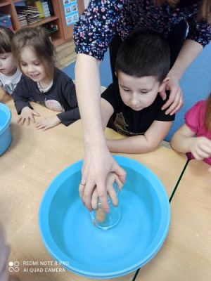 Grafika #18: Klub Małego Odkrywcy gr III cz.III - Właściwości powietrza