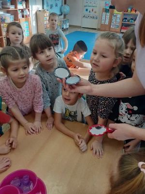 Grafika #1: Klub Małego Odkrywcy gr III cz.II - Właściwości wody