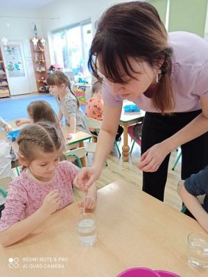 Grafika #3: Klub Małego Odkrywcy gr III cz.II - Właściwości wody