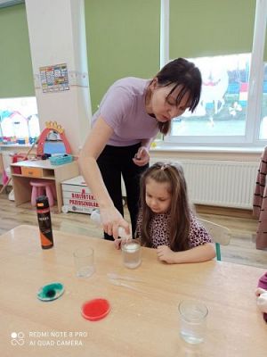 Grafika #7: Klub Małego Odkrywcy gr III cz.II - Właściwości wody