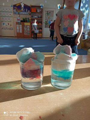 Grafika #10: Klub Małego Odkrywcy gr III cz.II - Właściwości wody