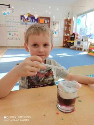 Grafika #12: Klub Małego Odkrywcy gr III cz.II - Właściwości wody