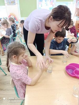 Grafika #17: Klub Małego Odkrywcy gr III cz.II - Właściwości wody