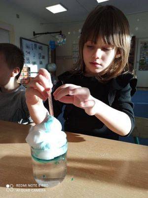 Grafika #22: Klub Małego Odkrywcy gr III cz.II - Właściwości wody