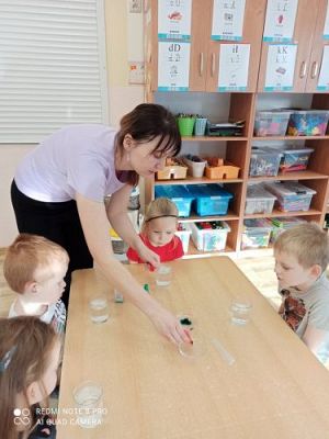 Grafika #34: Klub Małego Odkrywcy gr III cz.II - Właściwości wody