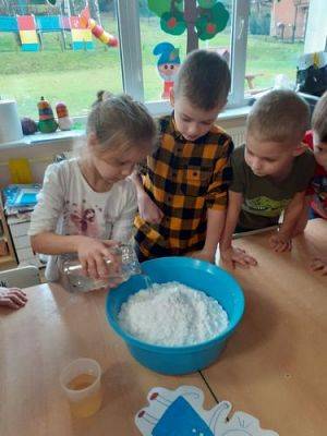 Grafika #0: Cykl zajęć z Klubu Małego Odkrywcy Gr III - Sztuczny śnieg