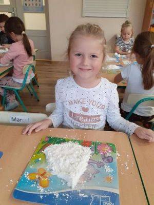 Grafika #1: Cykl zajęć z Klubu Małego Odkrywcy Gr III - Sztuczny śnieg