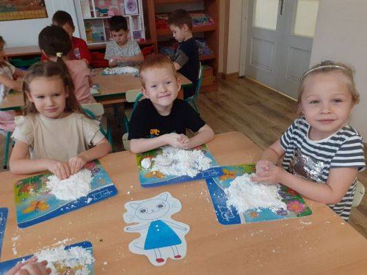 Grafika #6: Cykl zajęć z Klubu Małego Odkrywcy Gr III - Sztuczny śnieg