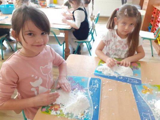 Grafika #13: Cykl zajęć z Klubu Małego Odkrywcy Gr III - Sztuczny śnieg