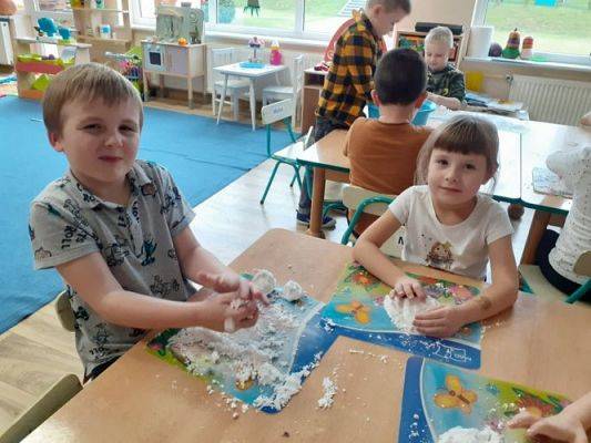 Grafika #14: Cykl zajęć z Klubu Małego Odkrywcy Gr III - Sztuczny śnieg