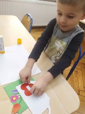 Grafika #0: 19.01.2022 Przygotowania do Dnia Babci i Dziadka w gr. II