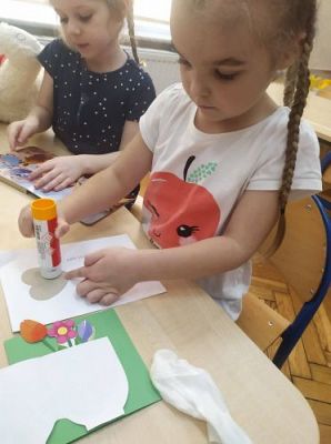 Grafika #2: 19.01.2022 Przygotowania do Dnia Babci i Dziadka w gr. II