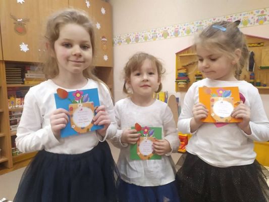 Grafika #5: 19.01.2022 Przygotowania do Dnia Babci i Dziadka w gr. II