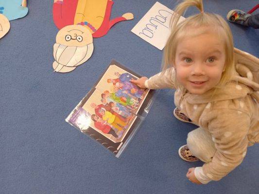 Grafika #0: Przygotowania do Dnia Babci i dziadka w gr.I