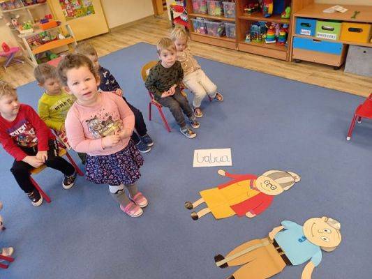 Grafika #6: Przygotowania do Dnia Babci i dziadka w gr.I