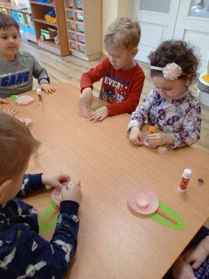 Grafika #7: Przygotowania do Dnia Babci i dziadka w gr.I