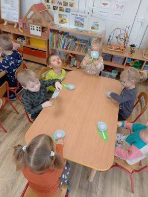 Grafika #10: Przygotowania do Dnia Babci i dziadka w gr.I