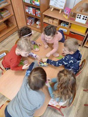 Grafika #15: Przygotowania do Dnia Babci i dziadka w gr.I