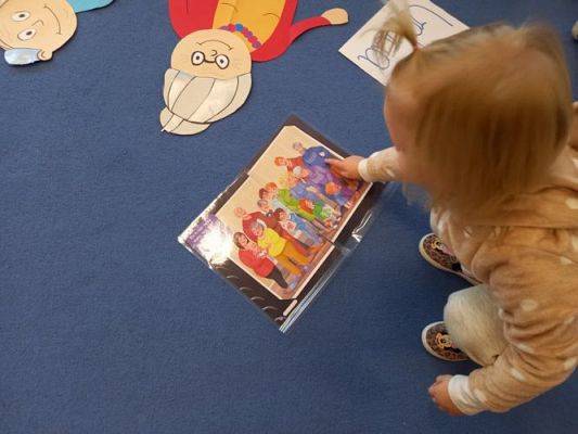 Grafika #18: Przygotowania do Dnia Babci i dziadka w gr.I