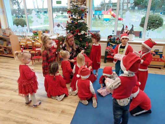 Grafika #40: 06.12.2021 Mikołajkowe niespodzianki