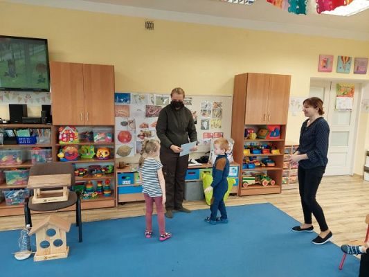 Grafika #5: 26.11.2021 Zajęcia edukacyjne nt: "Zimowe karmniki"