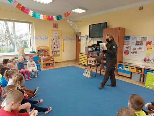 Grafika #6: 26.11.2021 Zajęcia edukacyjne nt: "Zimowe karmniki"