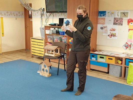 Grafika #9: 26.11.2021 Zajęcia edukacyjne nt: "Zimowe karmniki"