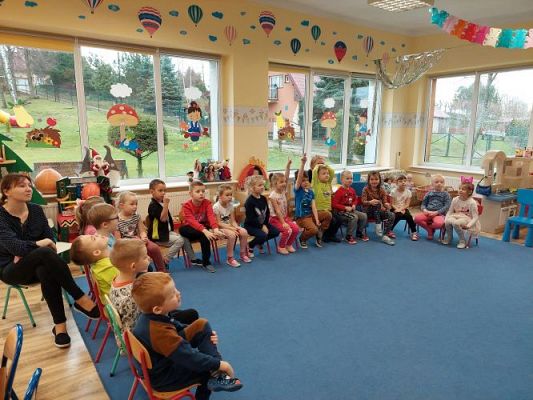 Grafika #11: 26.11.2021 Zajęcia edukacyjne nt: "Zimowe karmniki"