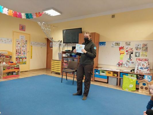 Grafika #13: 26.11.2021 Zajęcia edukacyjne nt: "Zimowe karmniki"