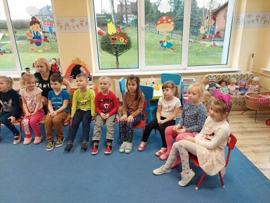 Grafika #17: 26.11.2021 Zajęcia edukacyjne nt: "Zimowe karmniki"