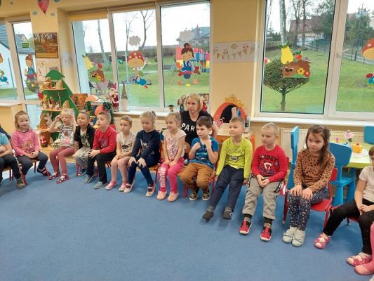 Grafika #18: 26.11.2021 Zajęcia edukacyjne nt: "Zimowe karmniki"