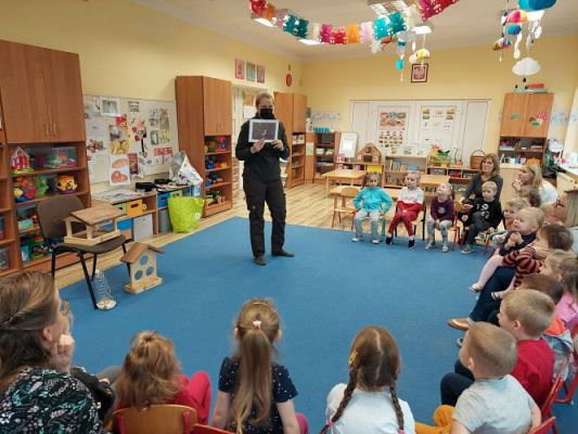 Grafika #24: 26.11.2021 Zajęcia edukacyjne nt: "Zimowe karmniki"