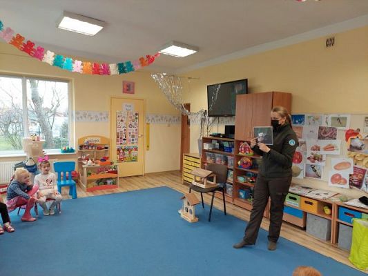 Grafika #28: 26.11.2021 Zajęcia edukacyjne nt: "Zimowe karmniki"