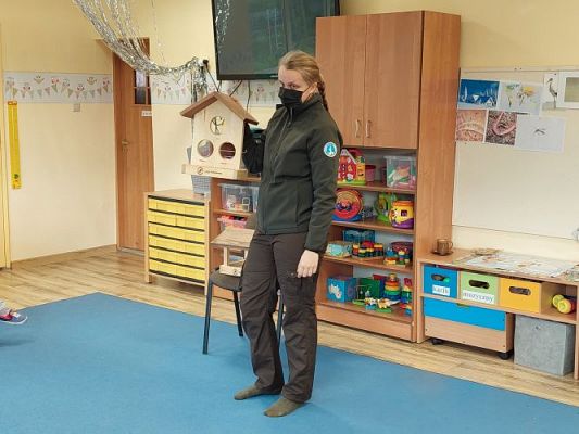 Grafika #32: 26.11.2021 Zajęcia edukacyjne nt: "Zimowe karmniki"