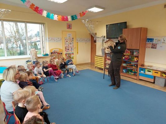 Grafika #33: 26.11.2021 Zajęcia edukacyjne nt: "Zimowe karmniki"