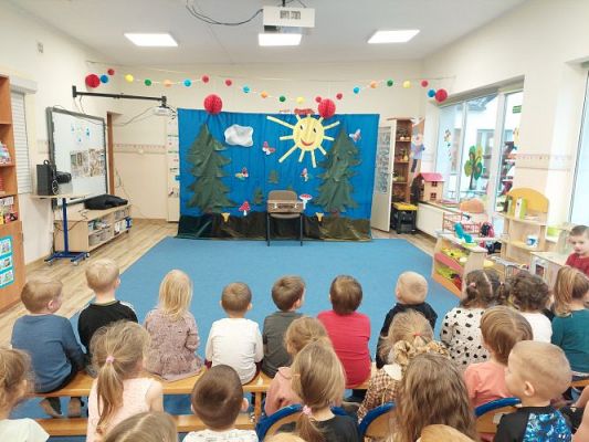 Grafika #0: 17.11.2021 Przedstawienie teatralne pt."Bajki rozmaite J.Brzechwy i J.Tuwima"