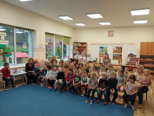 Grafika #1: 17.11.2021 Przedstawienie teatralne pt."Bajki rozmaite J.Brzechwy i J.Tuwima"