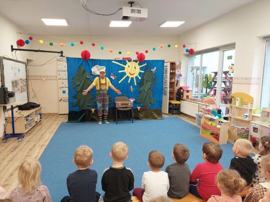 Grafika #2: 17.11.2021 Przedstawienie teatralne pt."Bajki rozmaite J.Brzechwy i J.Tuwima"