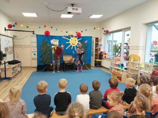 Grafika #5: 17.11.2021 Przedstawienie teatralne pt."Bajki rozmaite J.Brzechwy i J.Tuwima"