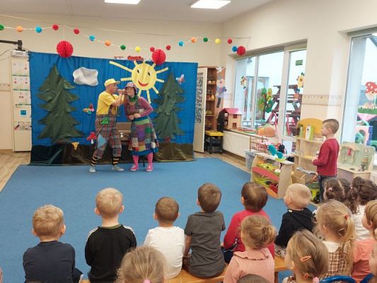 Grafika #6: 17.11.2021 Przedstawienie teatralne pt."Bajki rozmaite J.Brzechwy i J.Tuwima"