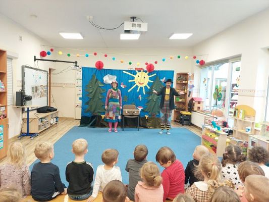 Grafika #14: 17.11.2021 Przedstawienie teatralne pt."Bajki rozmaite J.Brzechwy i J.Tuwima"