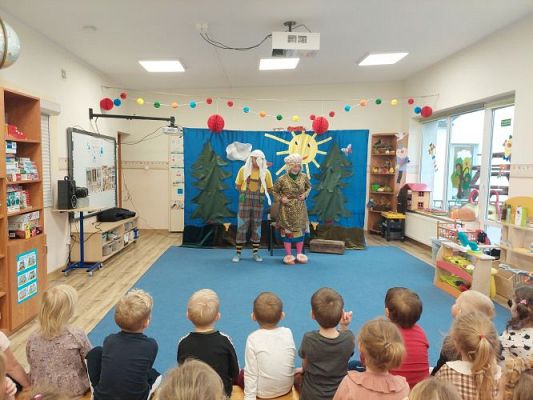 Grafika #21: 17.11.2021 Przedstawienie teatralne pt."Bajki rozmaite J.Brzechwy i J.Tuwima"