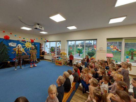 Grafika #23: 17.11.2021 Przedstawienie teatralne pt."Bajki rozmaite J.Brzechwy i J.Tuwima"