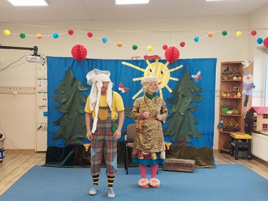 Grafika #25: 17.11.2021 Przedstawienie teatralne pt."Bajki rozmaite J.Brzechwy i J.Tuwima"