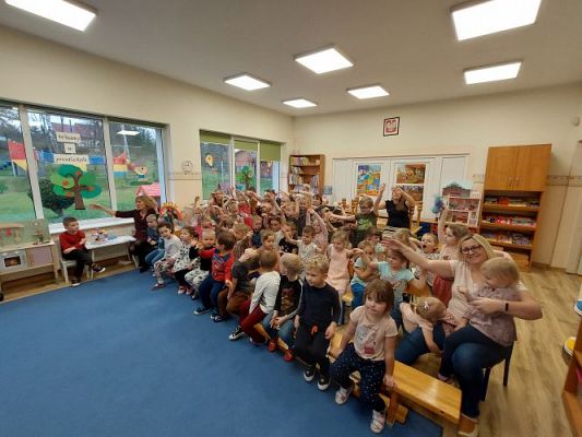 Grafika #36: 17.11.2021 Przedstawienie teatralne pt."Bajki rozmaite J.Brzechwy i J.Tuwima"